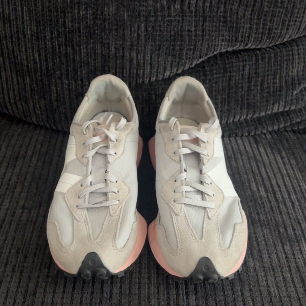 New Balance White and Pink Sneakers Modern Chunky Design